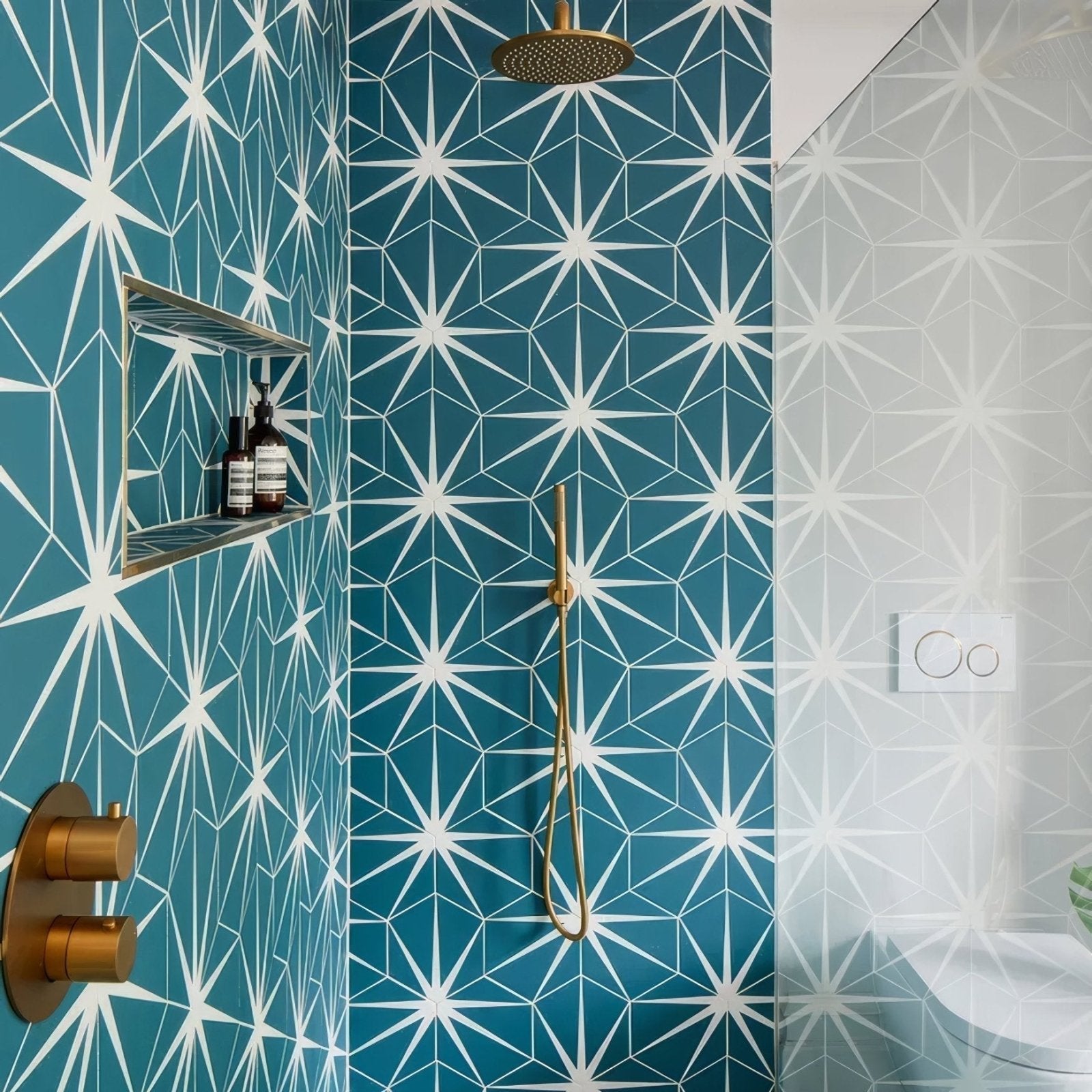 Portare Lily Pad Porcelain Peacock