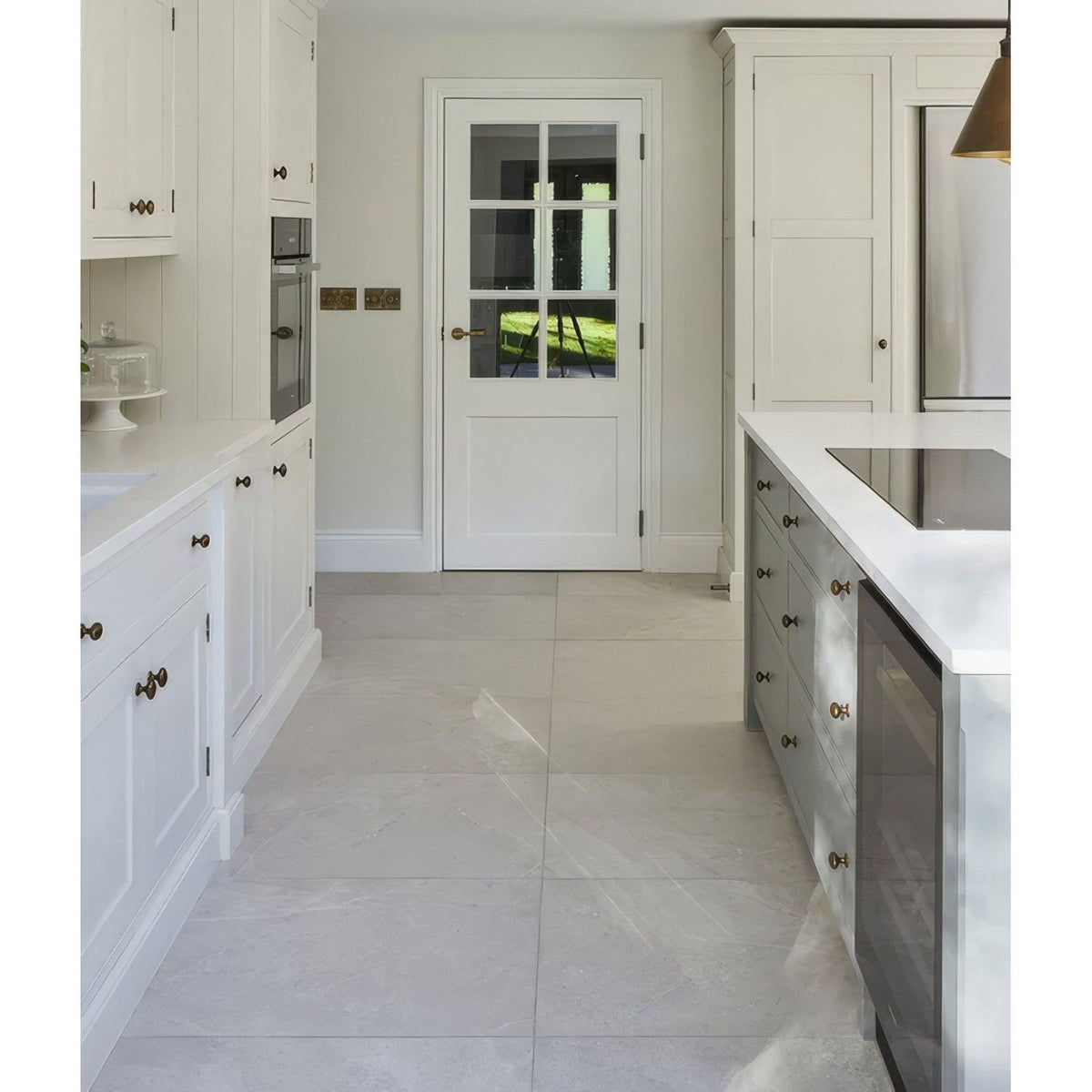 Riverside Porcelain Perla in a bathroom setting