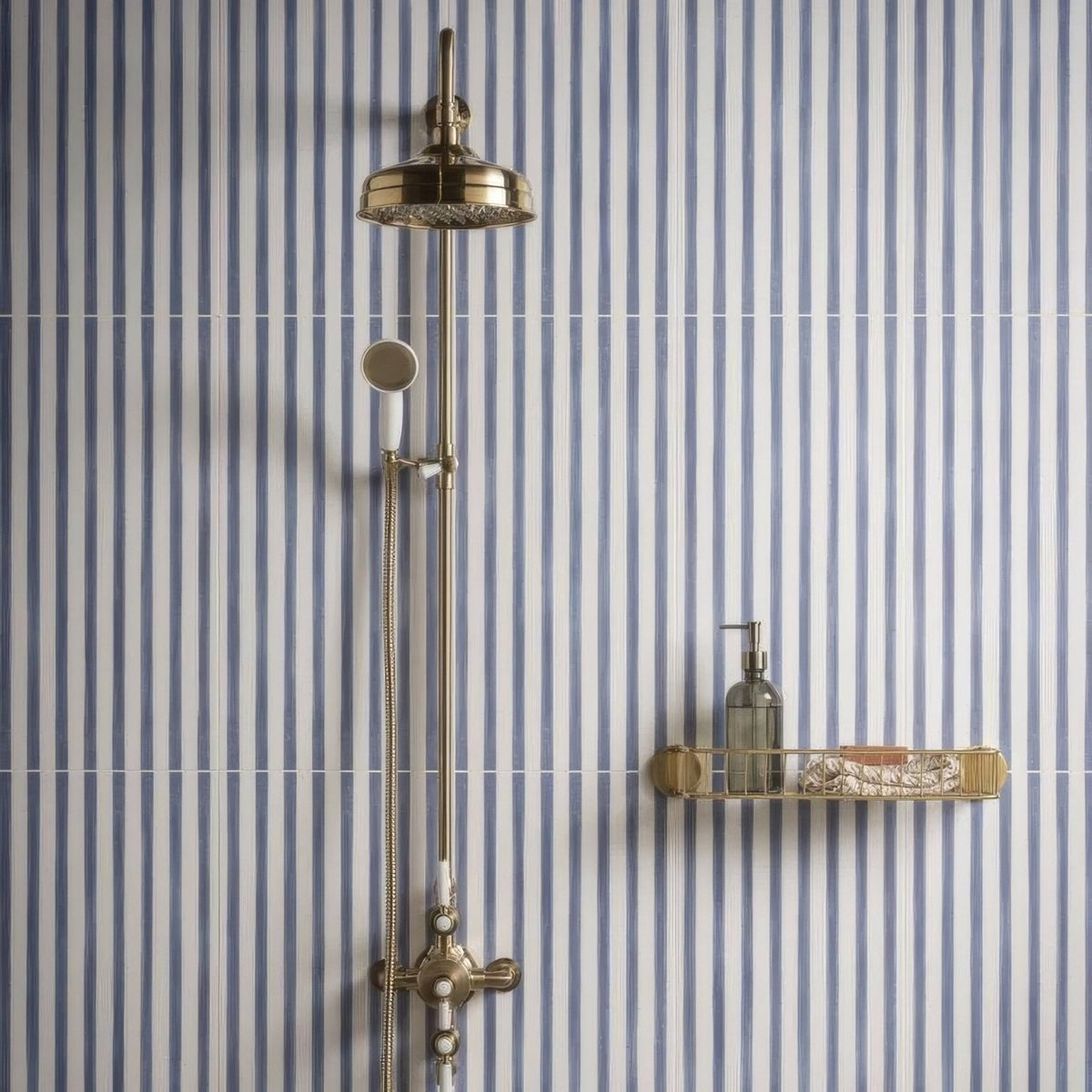 Brass showerhead promenade brighton 60x30cm with sleek rounded design and polished finish for bathroom use