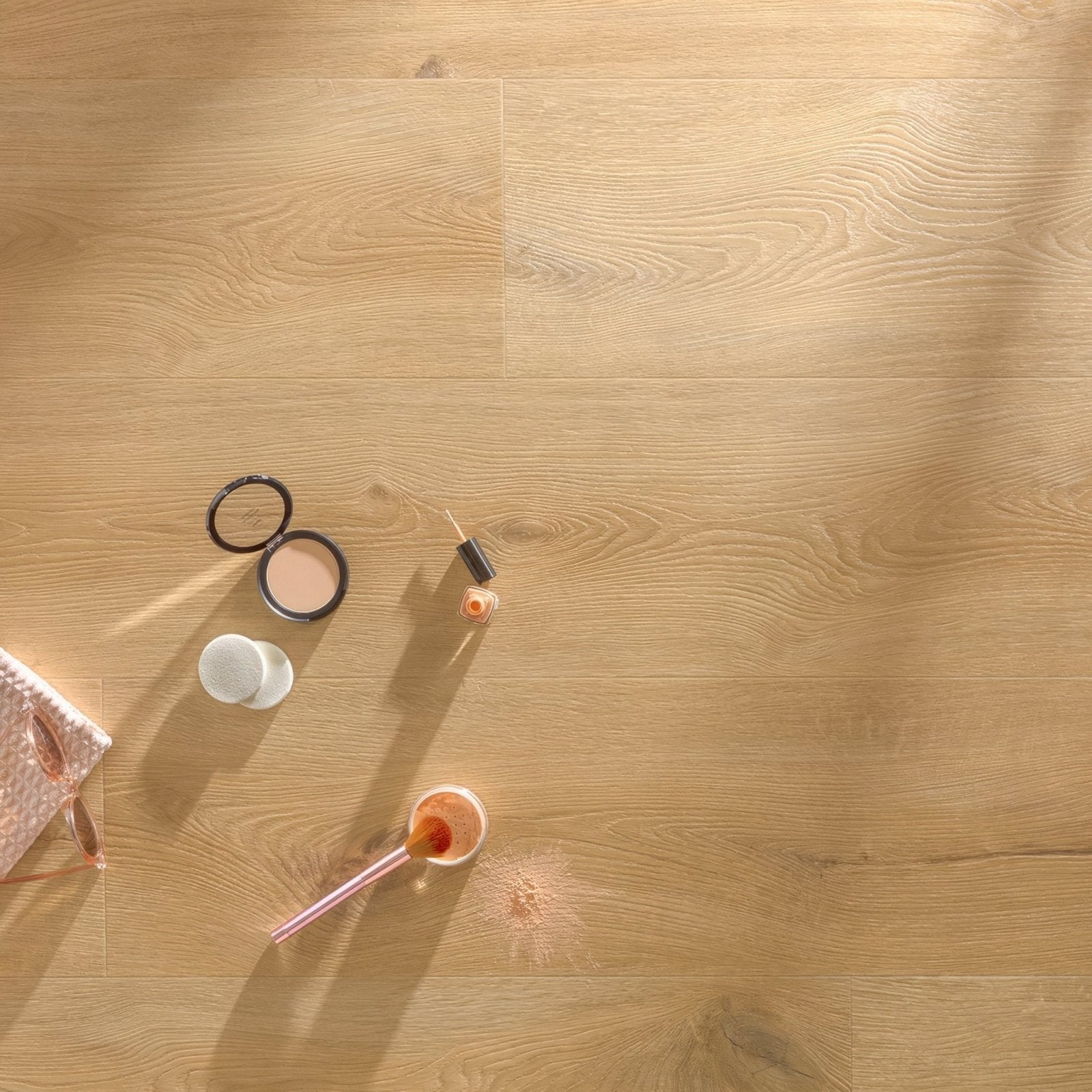 Sabayon F101 XL vinyl planks featuring light oak wood floor with smooth natural grain and subtle tone variations