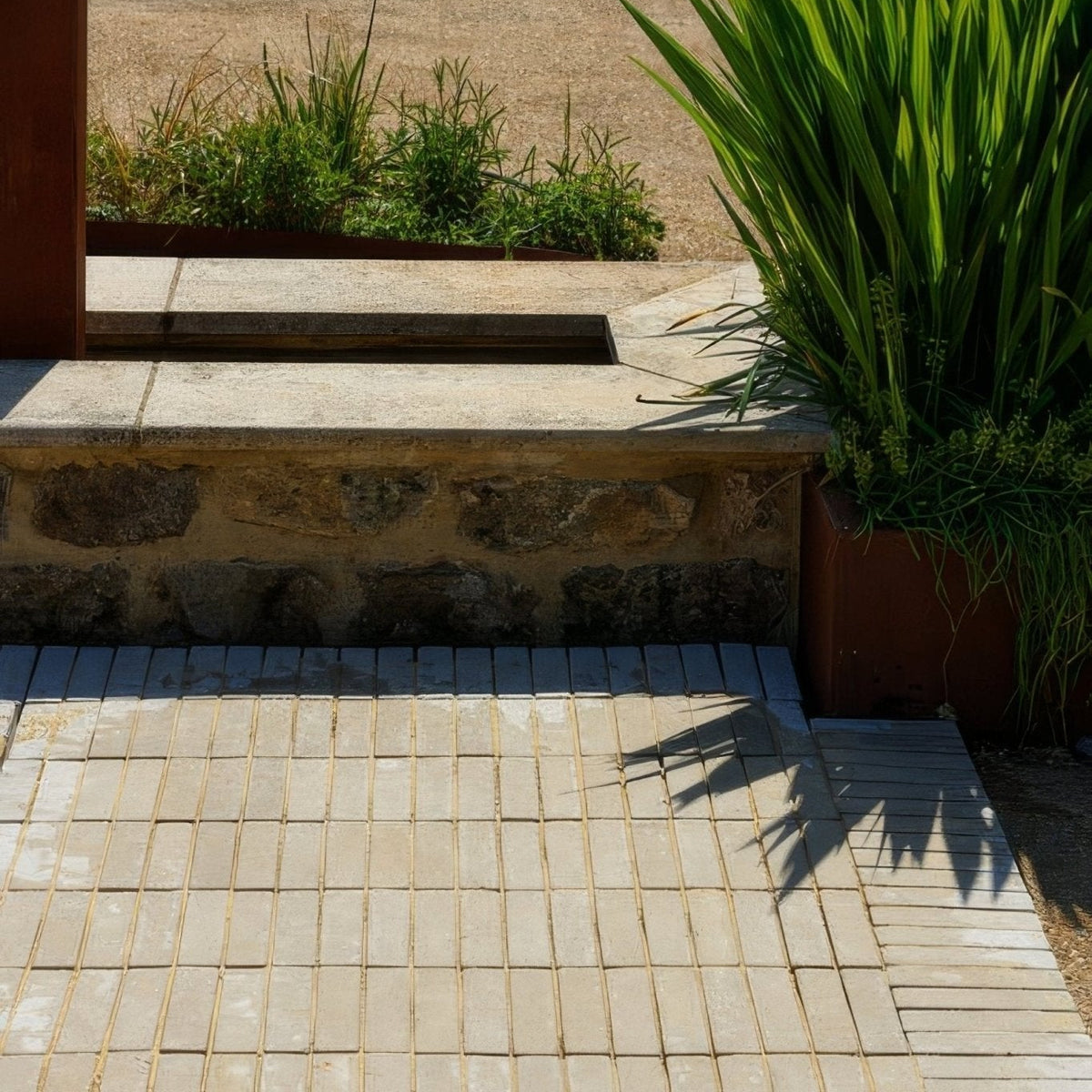 Stone steps of trafalgar sandstone tumbled klinkers with rustic weathered texture and earthy tones