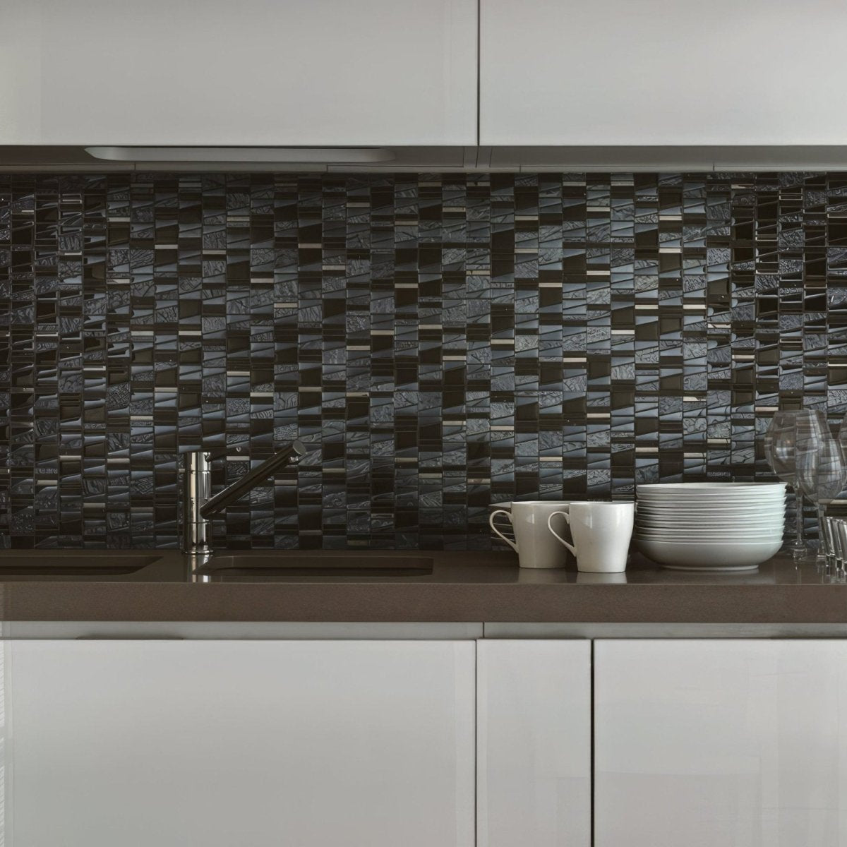 Dark glossy trip asi negro mosaic tile backsplash with textured interlocking pattern for wall decoration