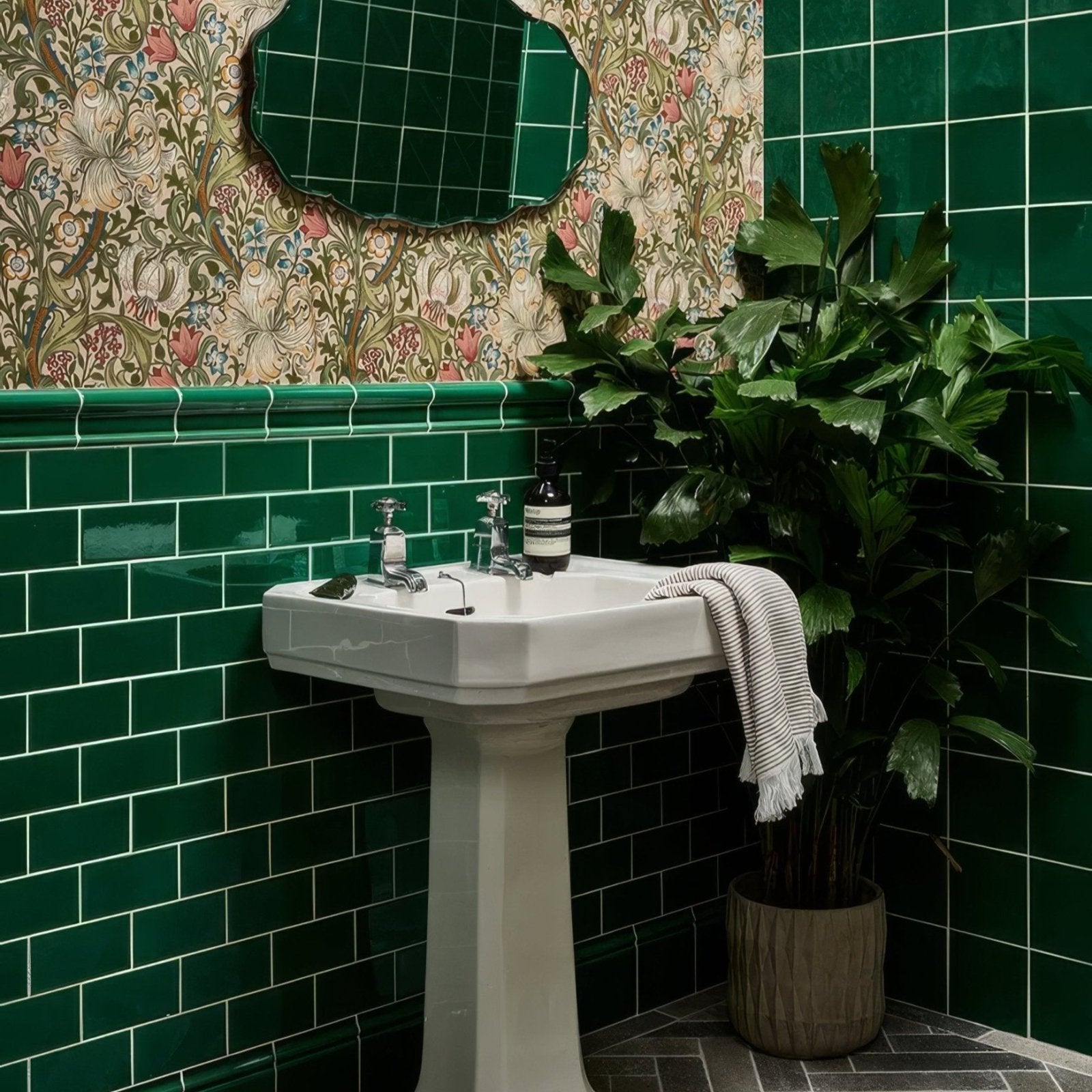 Victorian Style™ Wall Ceramic Emerald Green Metro