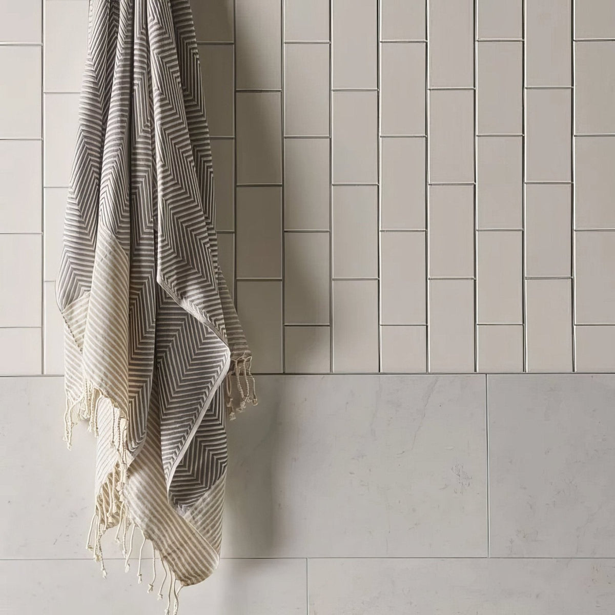 Vintage White Large Brick – pattern detail (2)