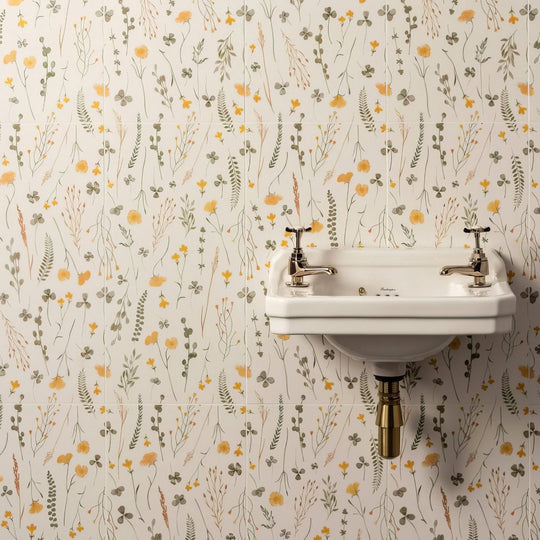 Wildflower gold 60x30cm white ceramic wall-mounted sink with polished chrome faucets for bathroom use