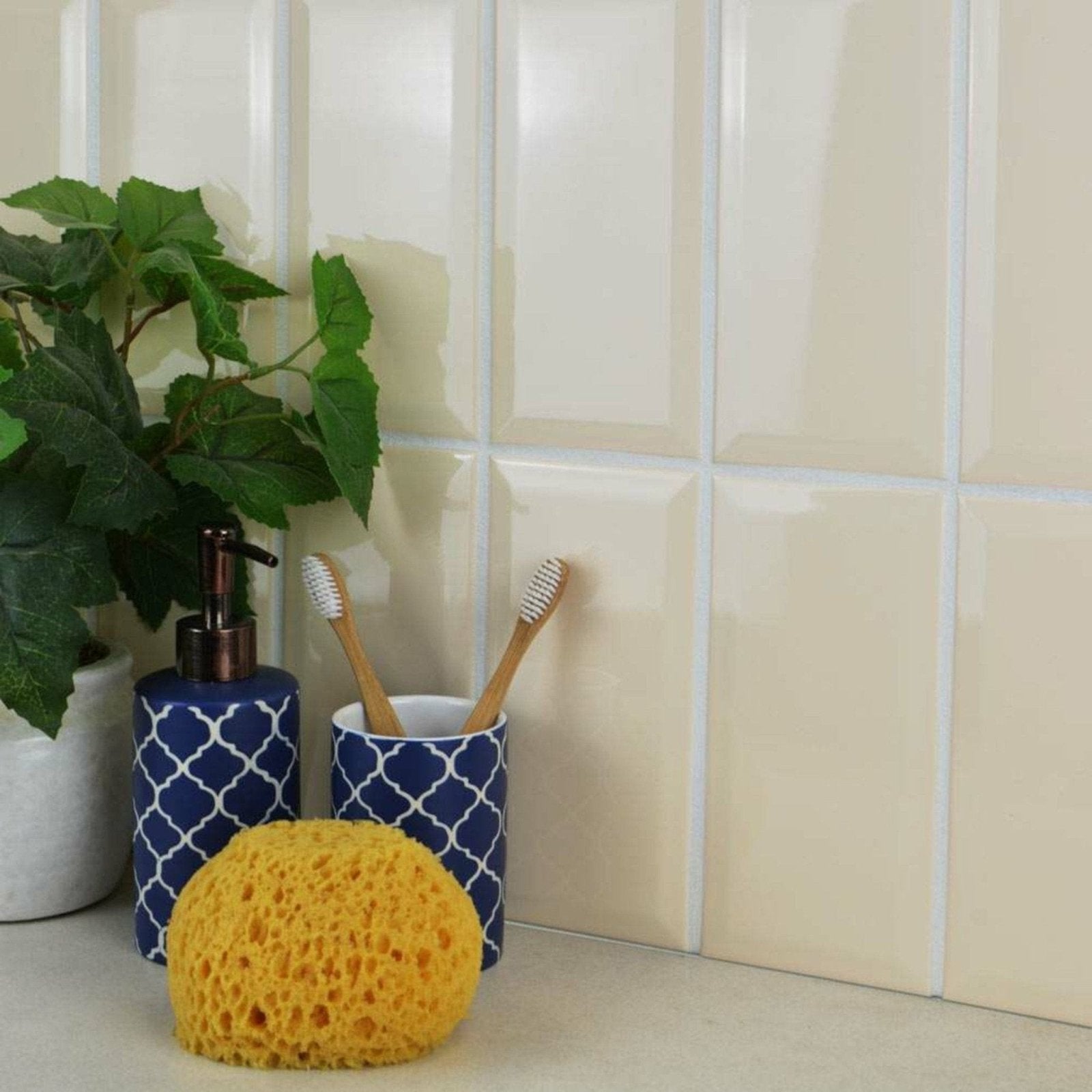 Yellow porous sponge for metro cream gloss designed for smooth and even application of cream products