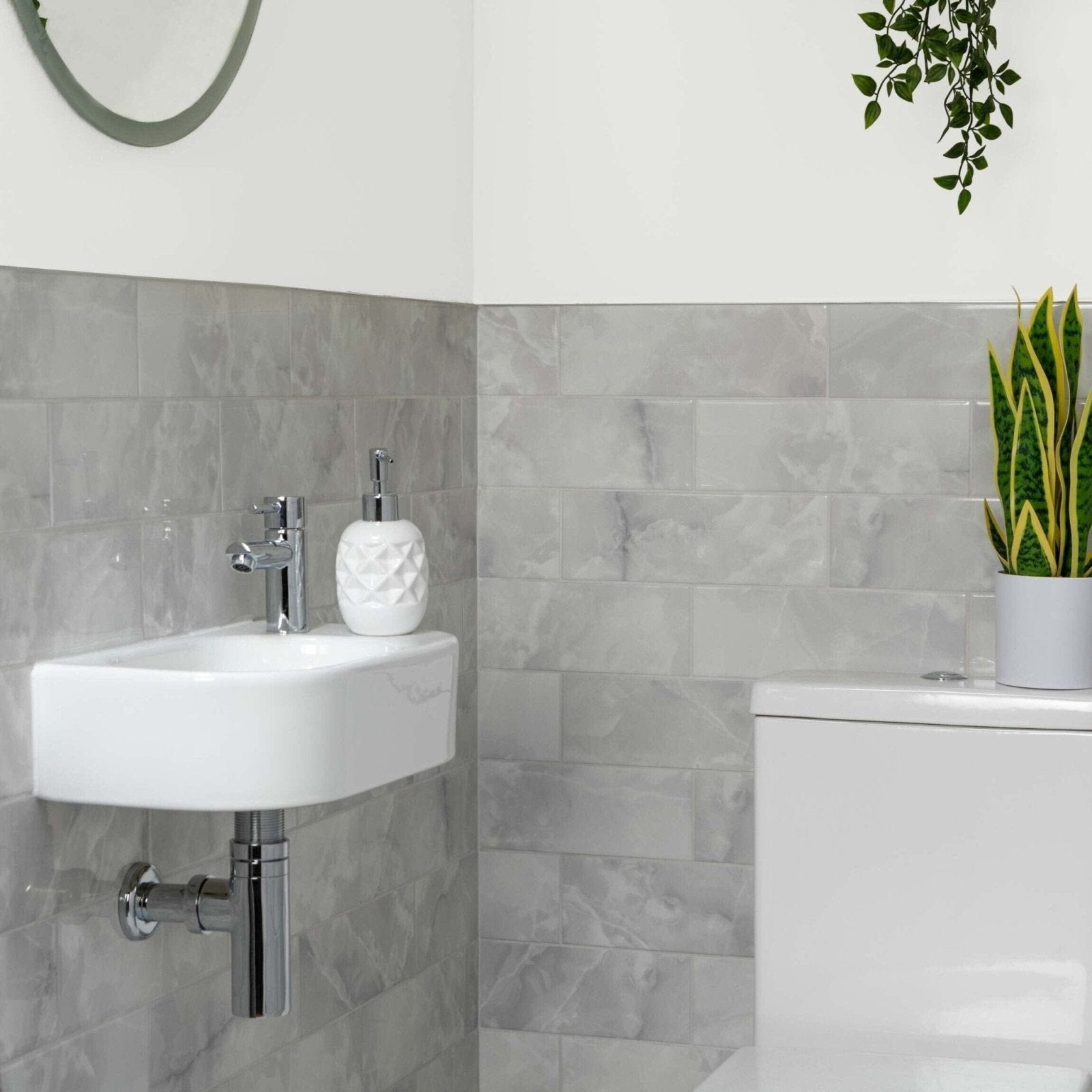 White ceramic Onix Smoke soap dispenser with textured diamond-patterned surface and sleek chrome pump