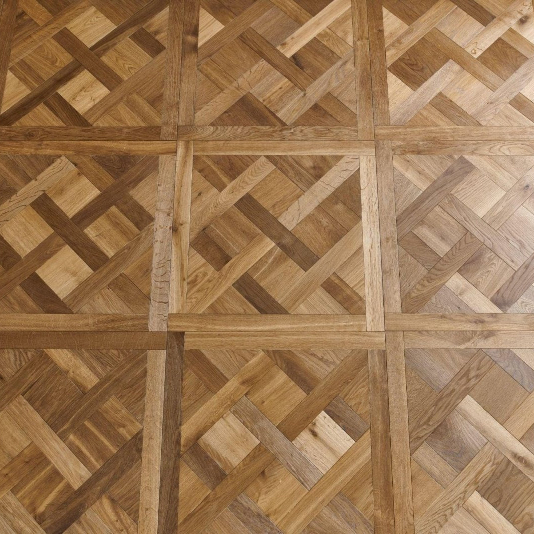 Wooden floor with parquet pattern in Woodpecker Sandringham Royal Oak Design Panels