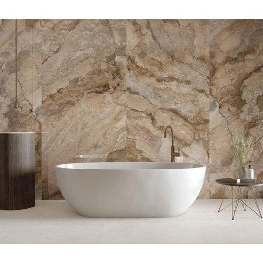 Serie Ankara Polished beige and taupe marble-effect tiles with a freestanding bathtub
