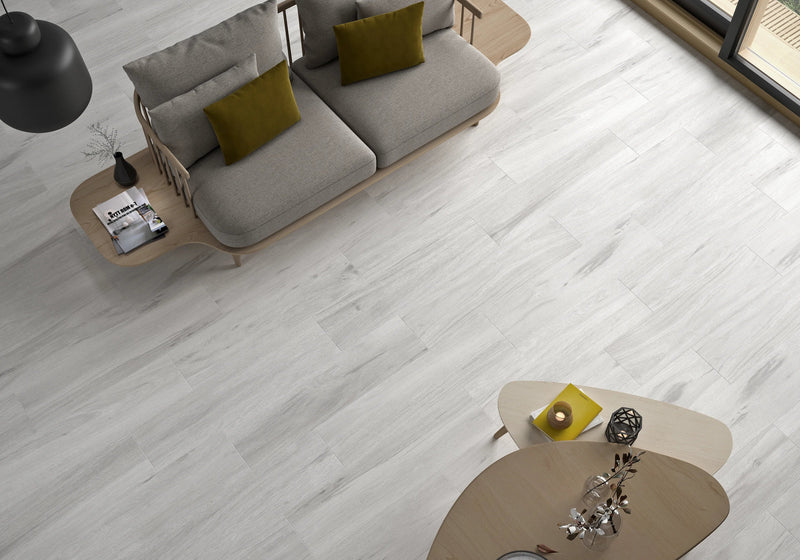 Light gray wood-look floor tiles with subtle white veining from the albero collection for modern interiors