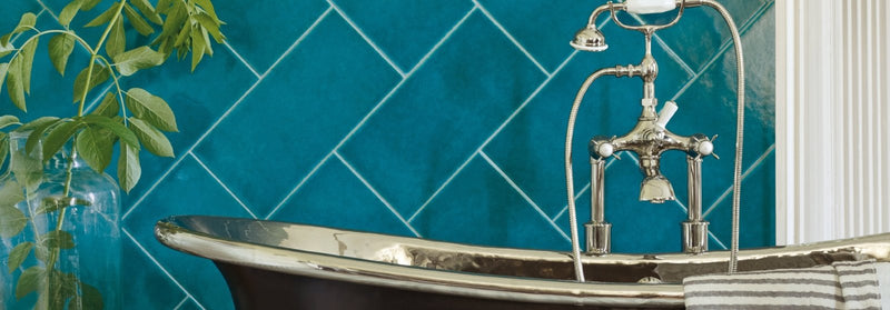 A classic polished chrome bathtub with an elegant curved design and vintage-style faucet from the Ravello collection