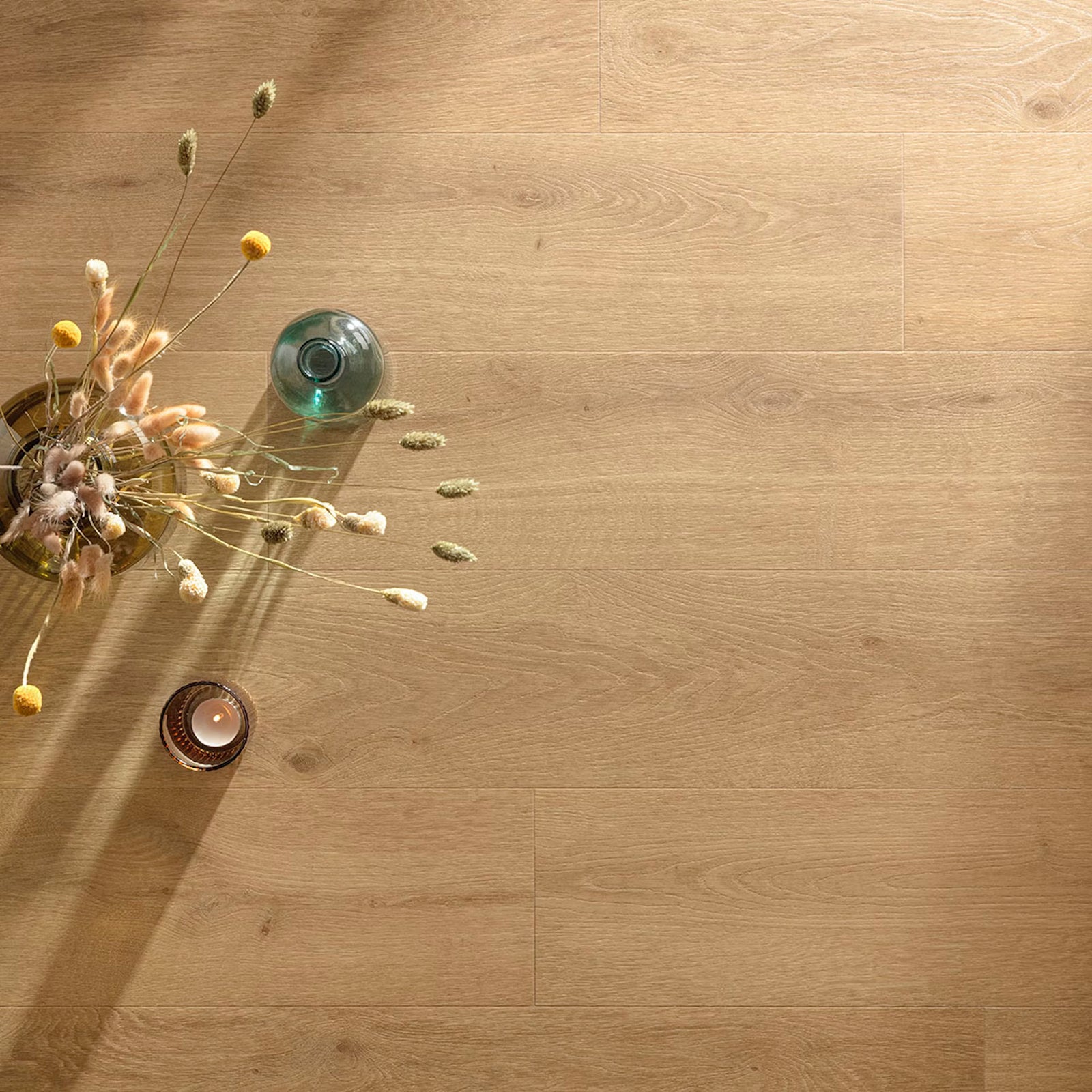 Light oak colored apple crumble f055 vinyl planks with natural wood grain pattern for flooring use
