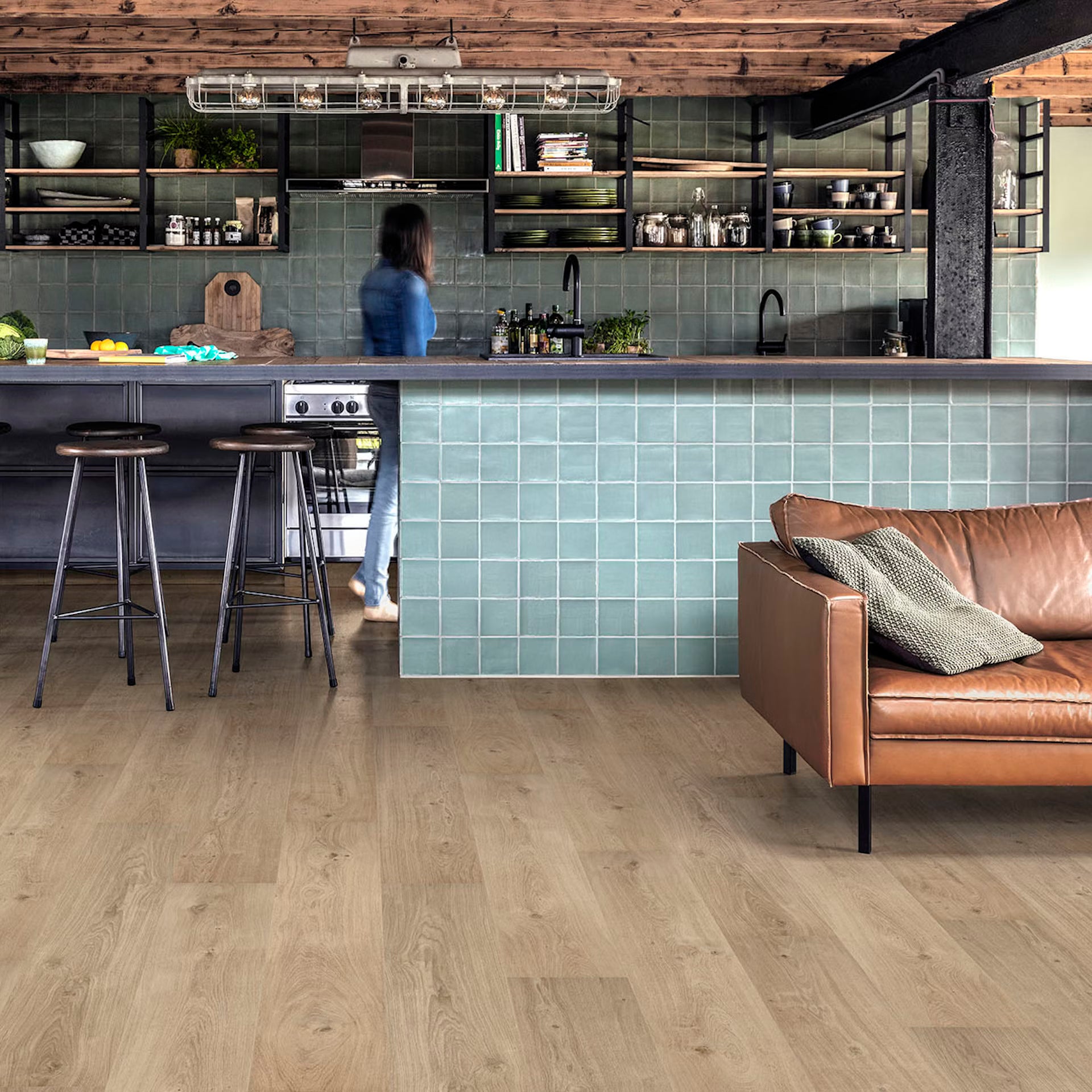 Modern kitchen with Floorify Champagne F017 Long Vinyl Planks floor and leather sofa