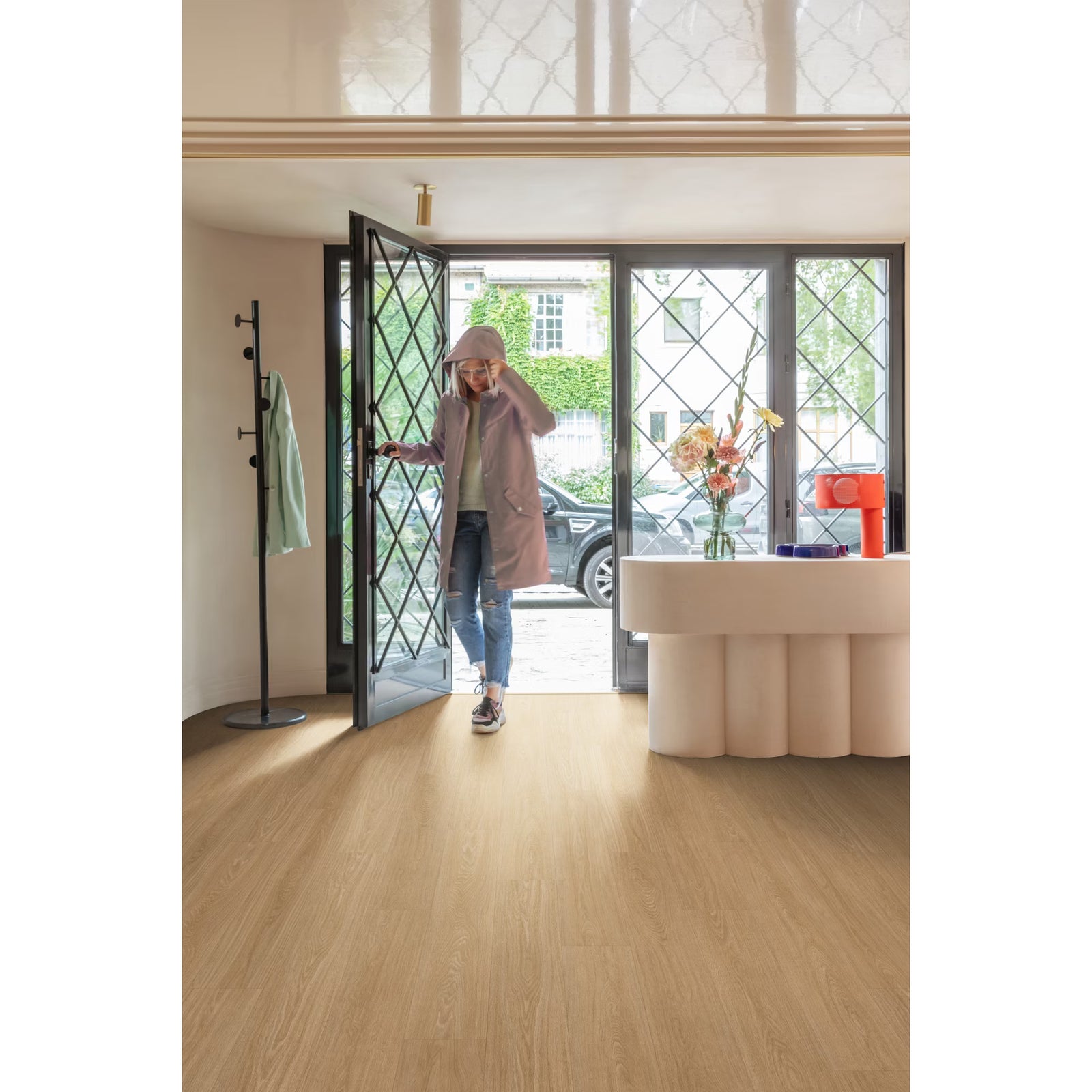 Cannelé F058 vinyl planks featuring light oak color with smooth polished finish and subtle grain patterns