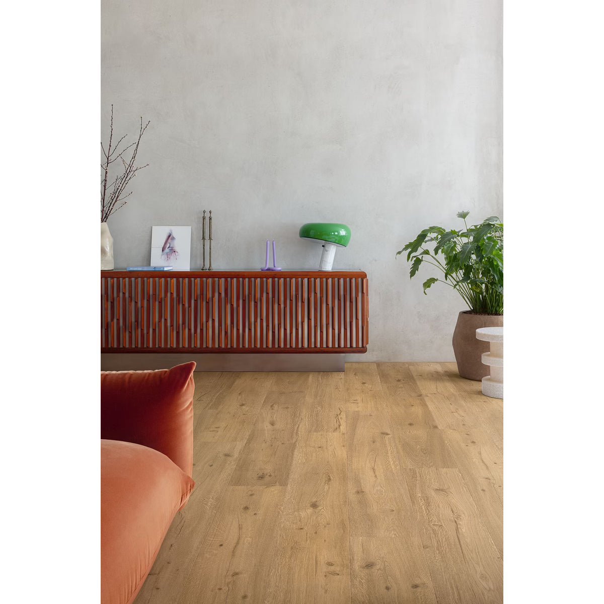 Caramello F039 vinyl planks in light oak wood-effect with natural wood grain and subtle knots for durable flooring