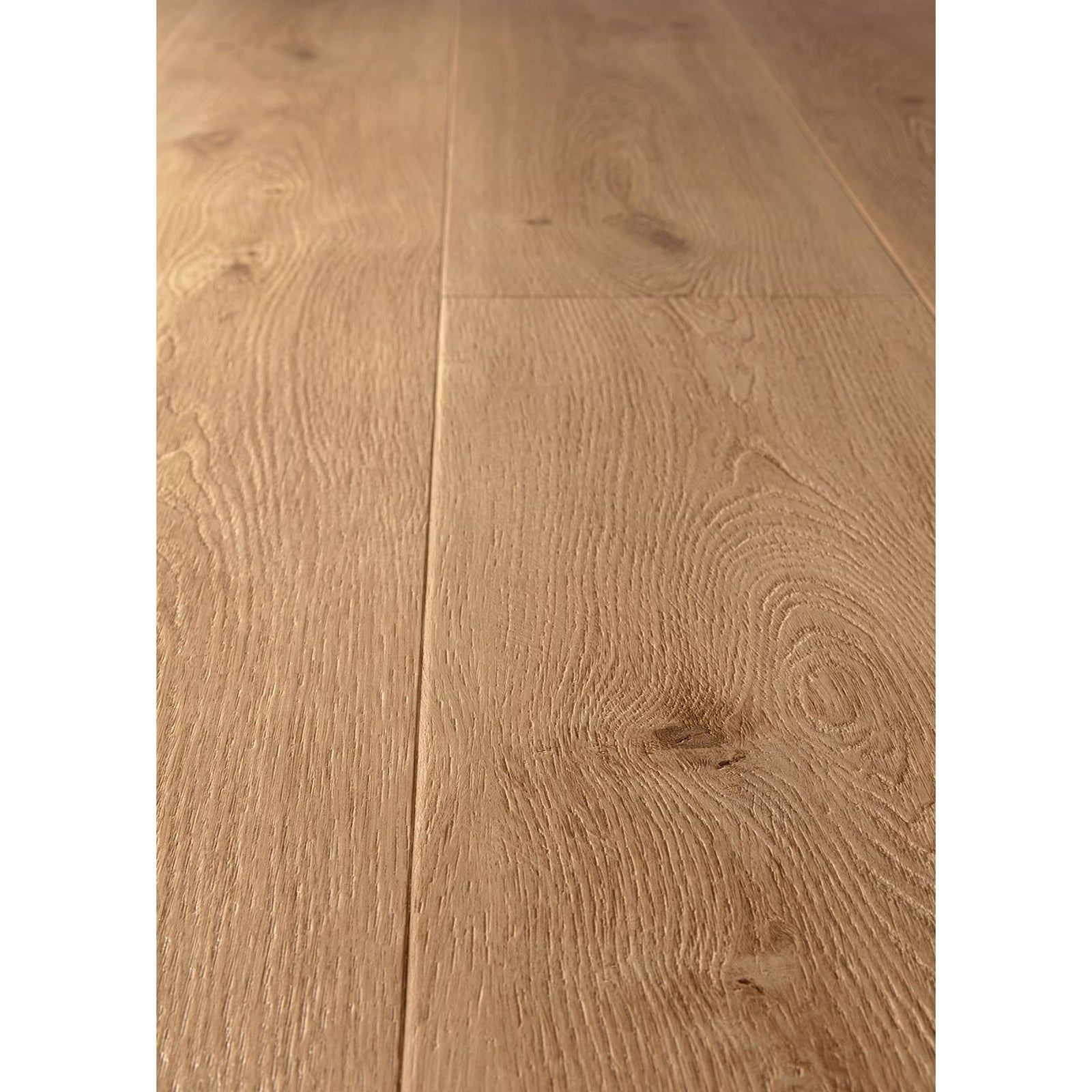 Cognac f019 long vinyl planks in light oak color with natural wood grain pattern and subtle knots hardwood flooring