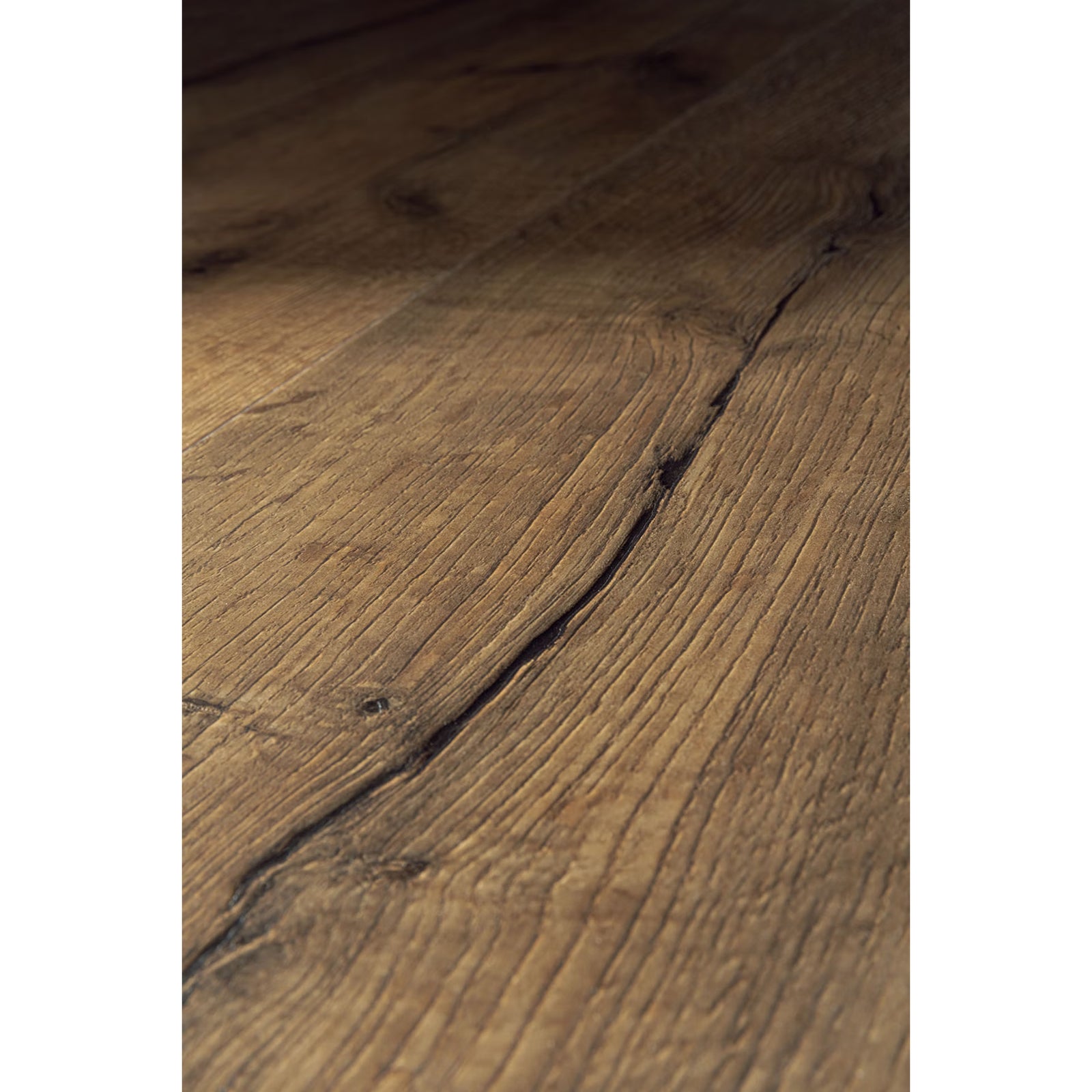 Warm brown café rené f038 long vinyl plank with reclaimed wood texture grain knots and natural surface crack