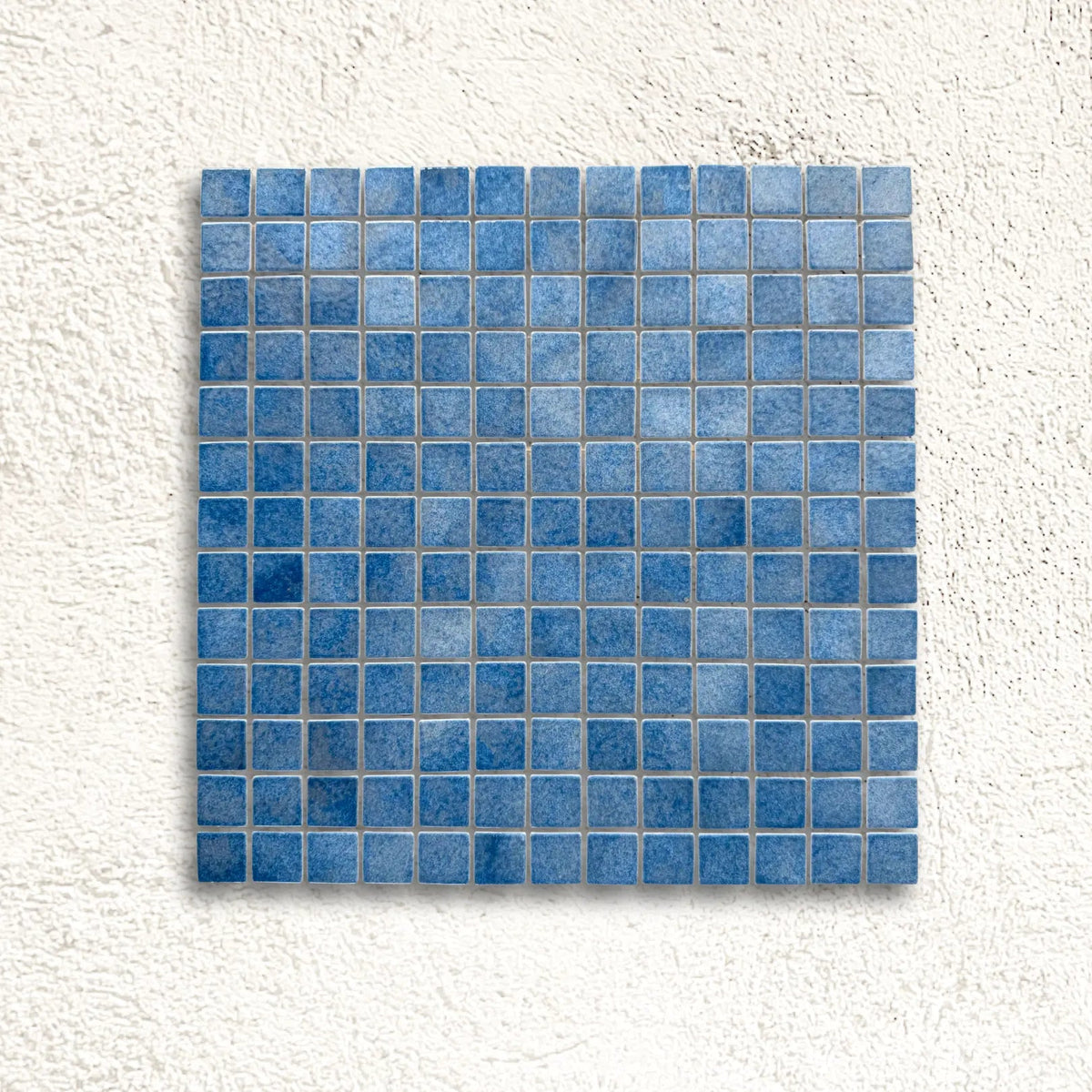 Harmonie Egee 25 x 25mm Mosaic Porcelain Tile in a bathroom setting