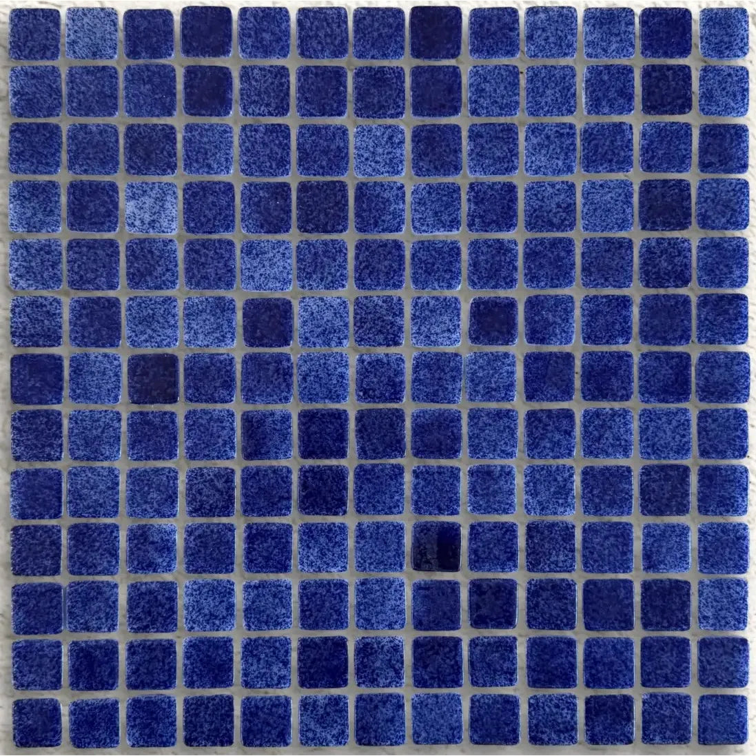 Niebla Foggy Dark Blue 33.3 x 33.3cm glass mosaic tile face