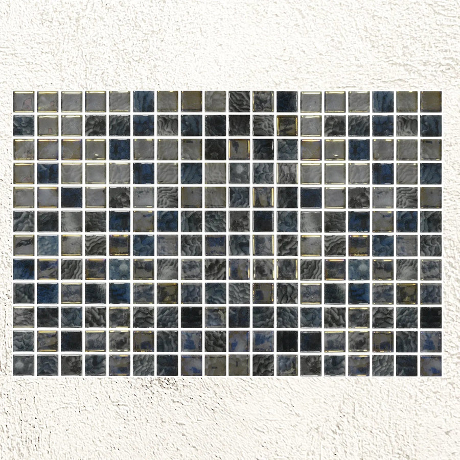 Aquastyle Arrecife Iridis Grey 25mm glass mosaic sheet face detail