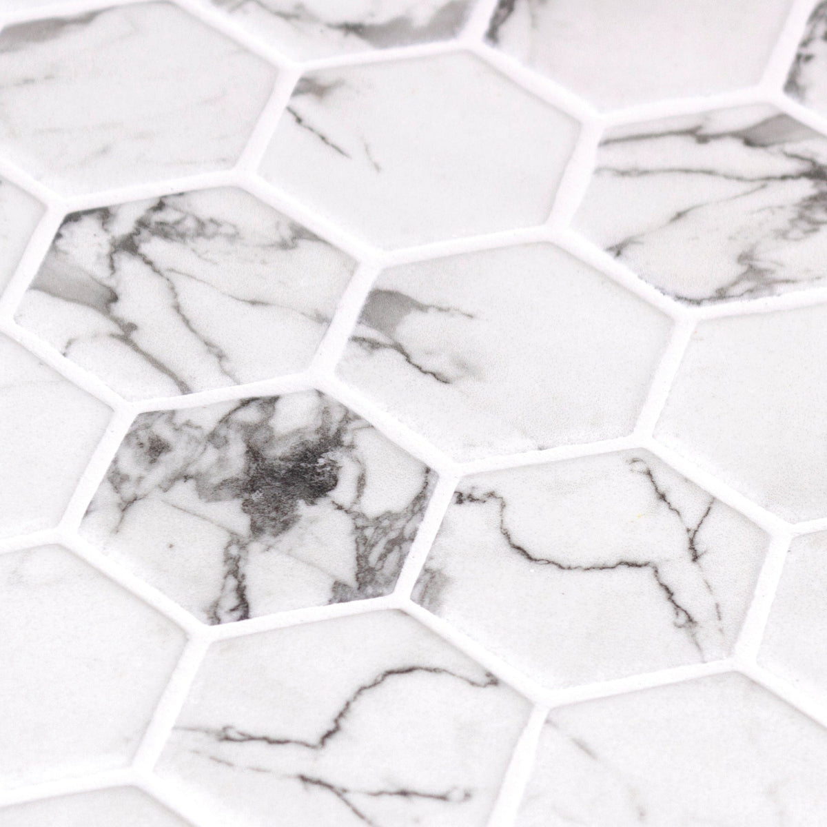 White hexagonal mosaic tiles with gray marble veining in hex xl fosco matte mosaic for wall and floor use
