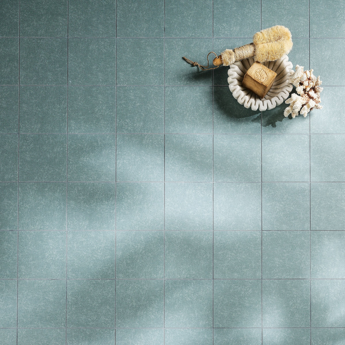 Aventuras Blue Field Porcelain