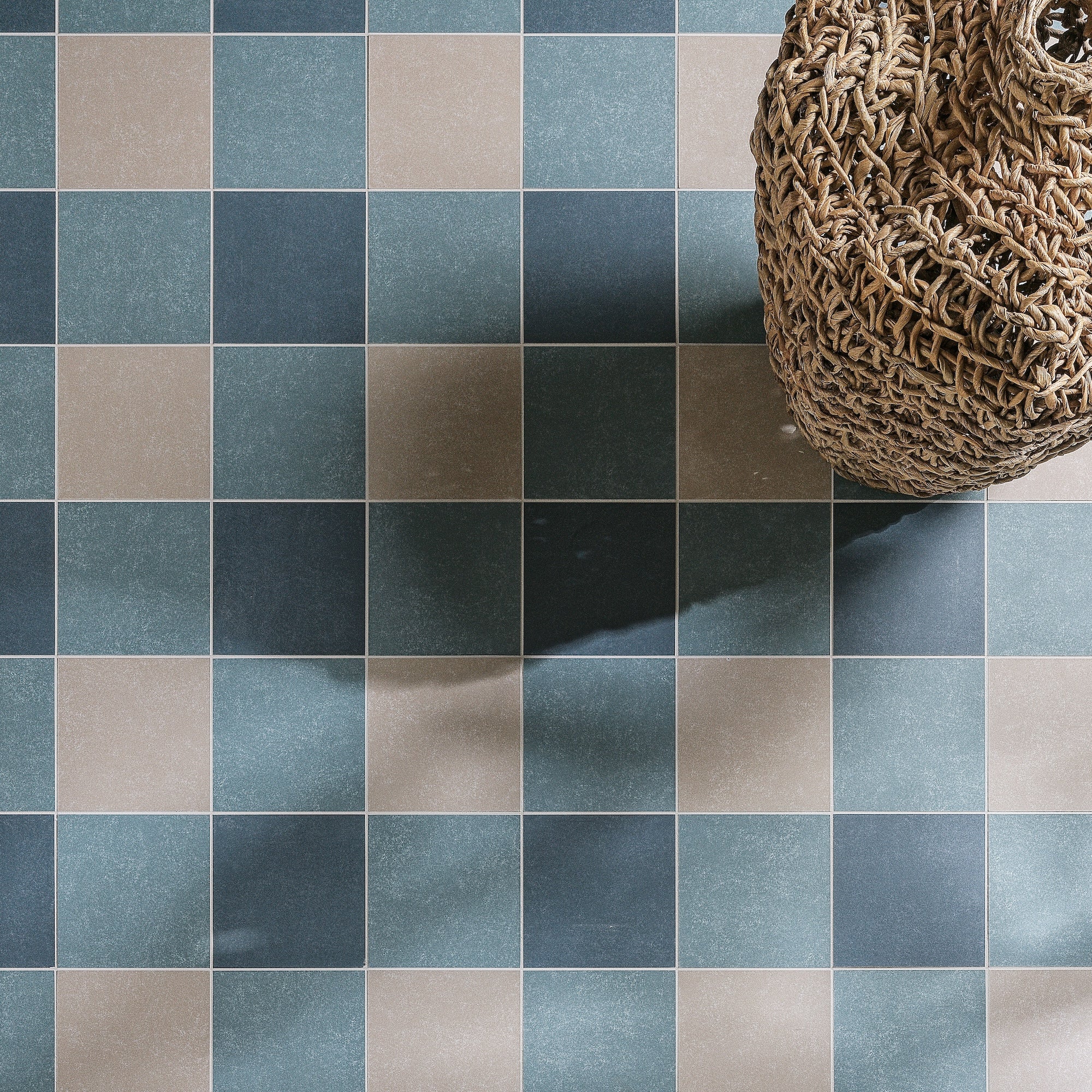 Aventuras Blue Field Porcelain – detail view 2