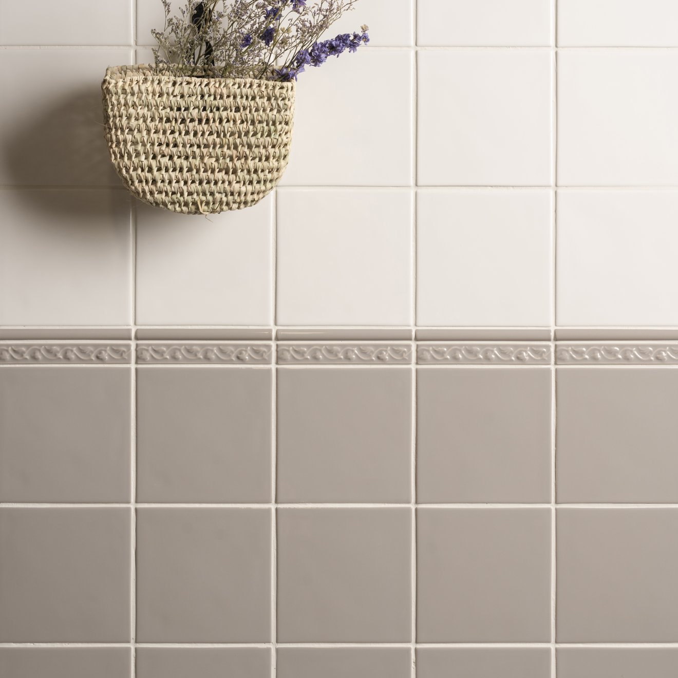 Beaulieu moulding dunwich woven beige wall-mounted basket made of natural fibers holding dried lavender