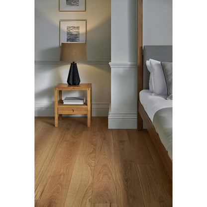 Orkney Pure Oak golden oak grain close-up