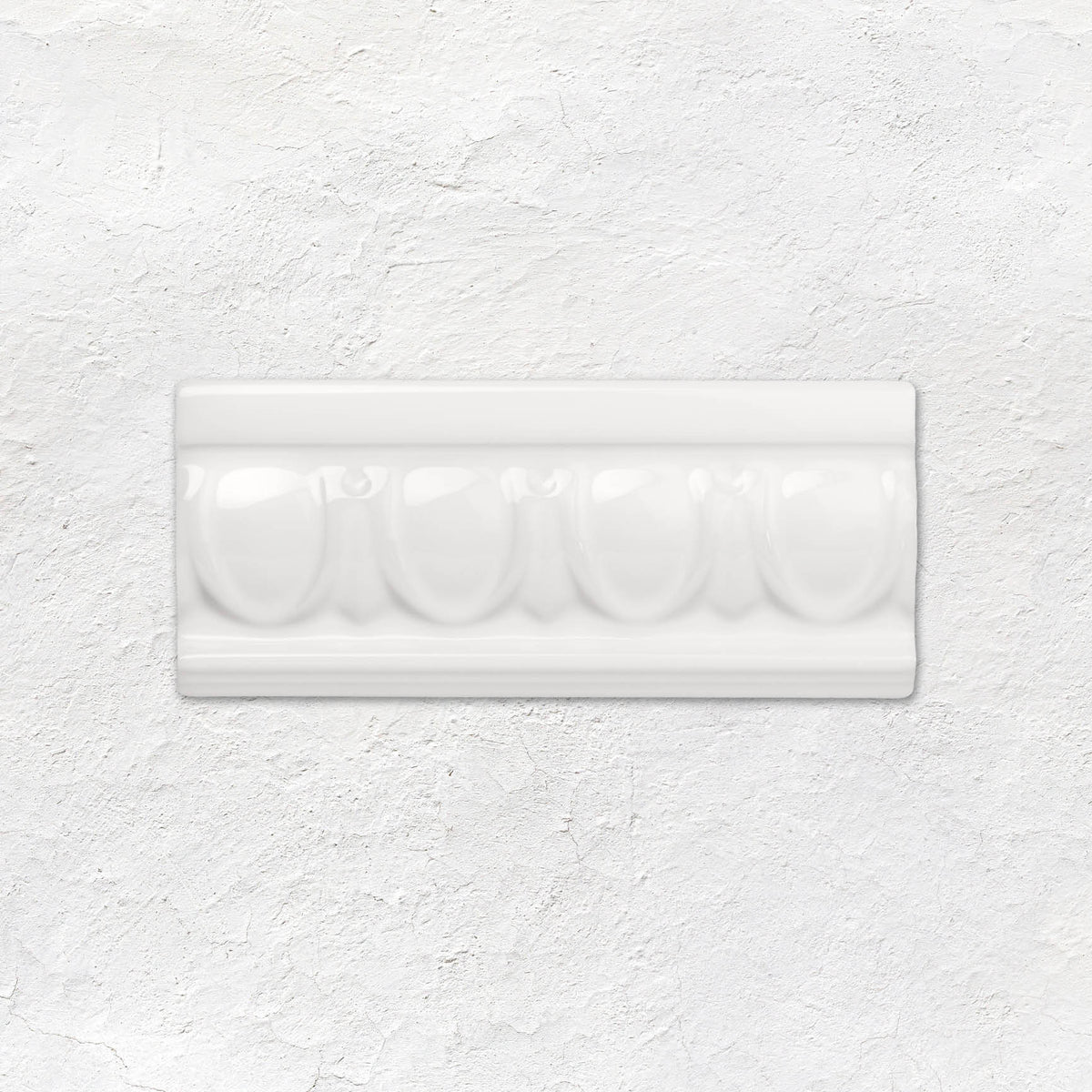 Brilliant White Egg & Dart Moulding Ceramic Wall Tile 152x65mm - Gloss
