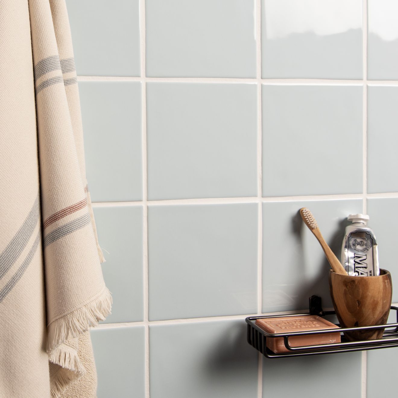 Field Tile Southwold in a bathroom setting (3)