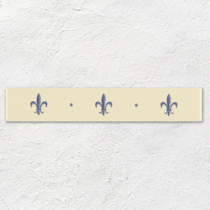 Fleur de Lis Border Royal Blue on County White – pattern detail