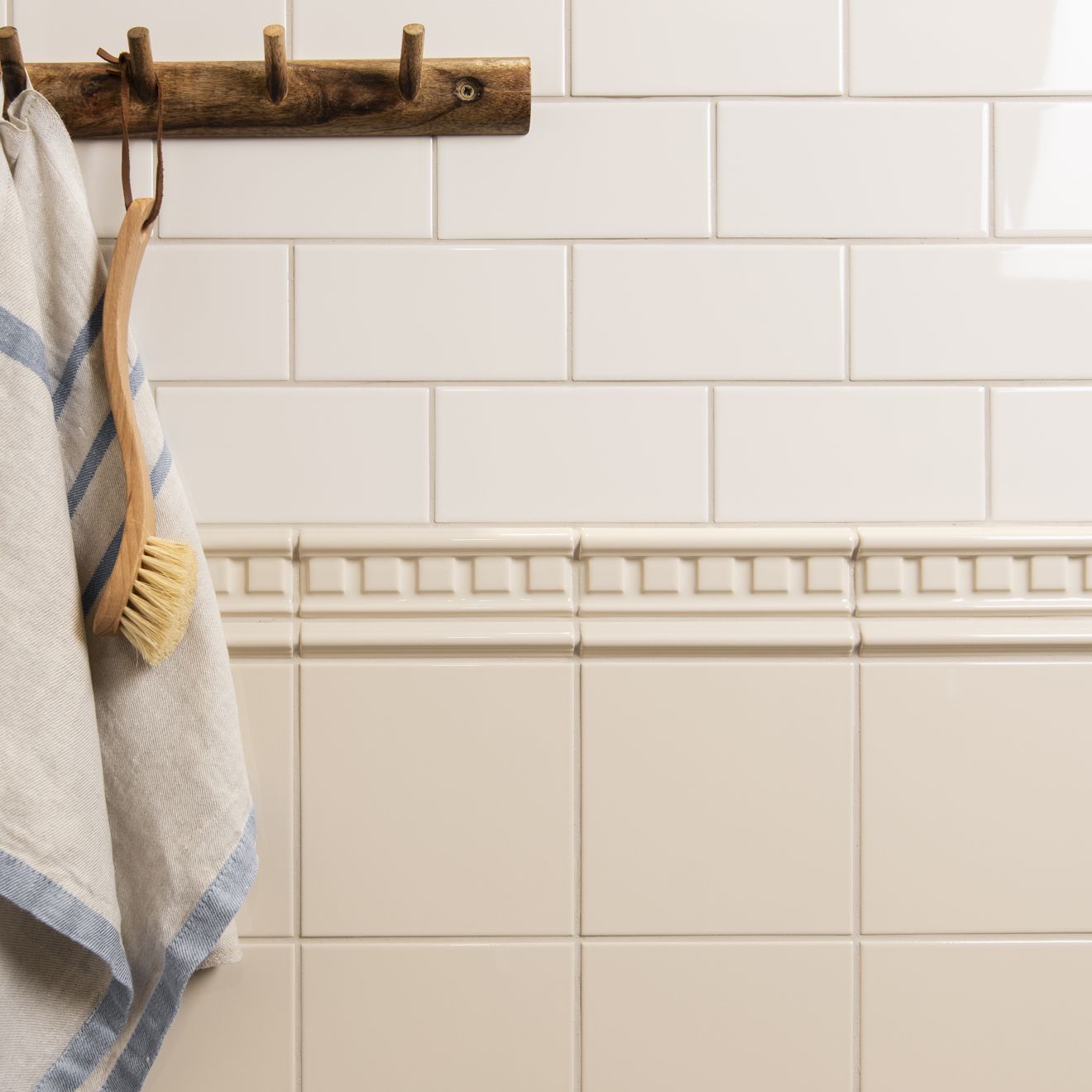 Ivory Astragal Moulding Ceramic Wall Tile 152x21mm
