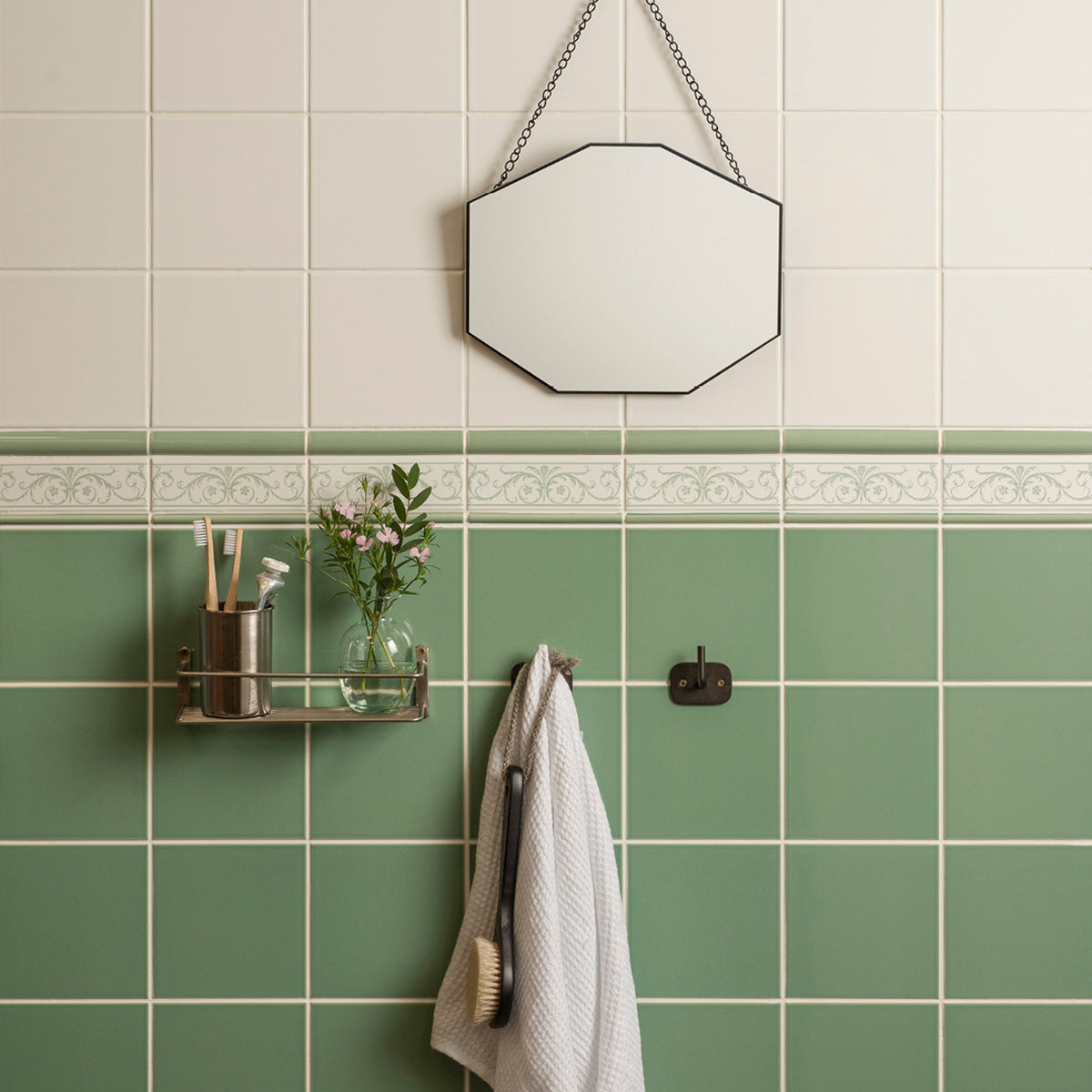 Jade Breeze External Corner Trim Ceramic Wall Tile 152x30mm - Gloss - Green
