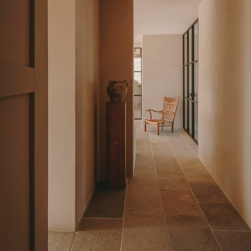 Bordeaux Argento Flagstone Tumbled 90 x 60cm Wall & Floor Tile in a room setting