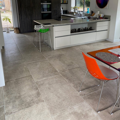Montpellier Portes 90 x 60cm gray stone-effect floor tiles with subtle texture and natural veining for indoor use
