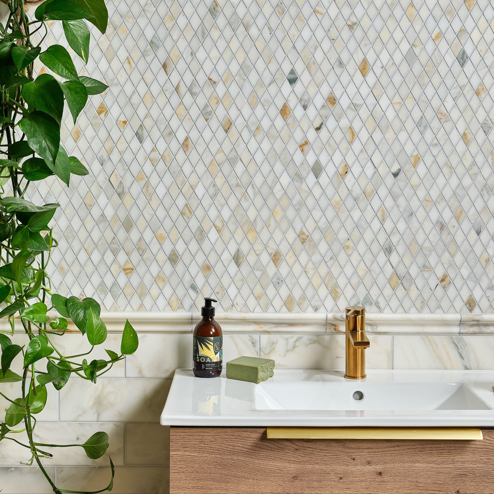 Palazzo Oro Marble Diamond Mosaic tiles styled in a bathroom setting