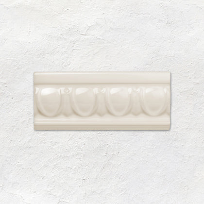 Vintage White Egg & Dart Moulding