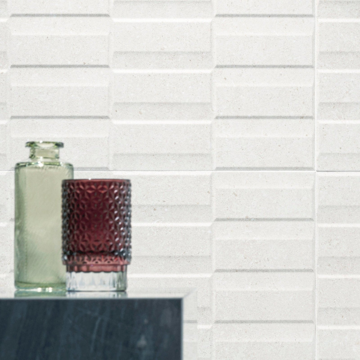 Acorn white exact decor deep red textured glass tumbler with faceted pattern and clear base for stylish use