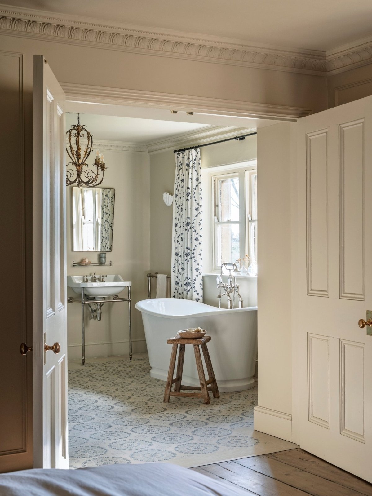 Adventuras Palma Blue Porcelain