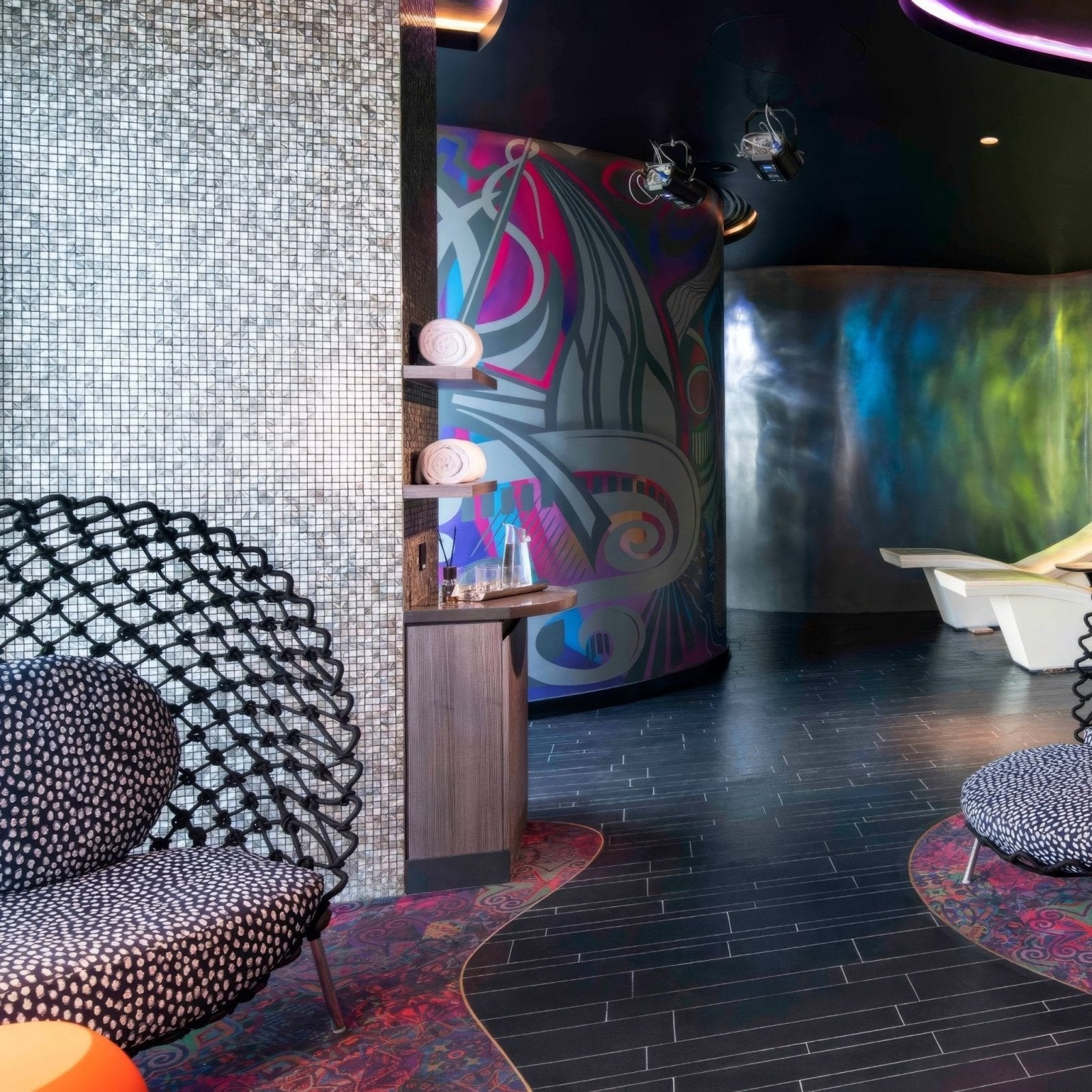 Black mesh chair anthracite 25mm square with patterned cushion for comfortable indoor seating