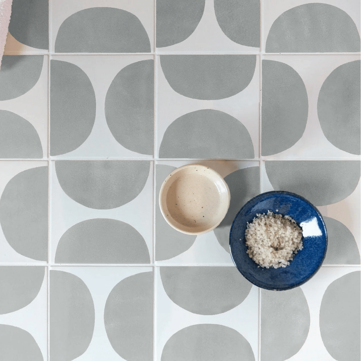 Arc Floor Pebble 15 x 15cm grey and white semicircle ceramic tile