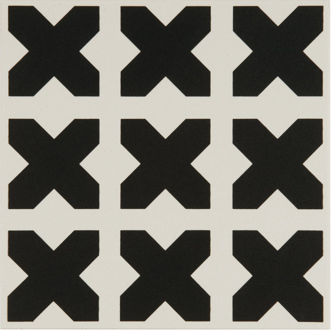 Babylonian Black on Dover White