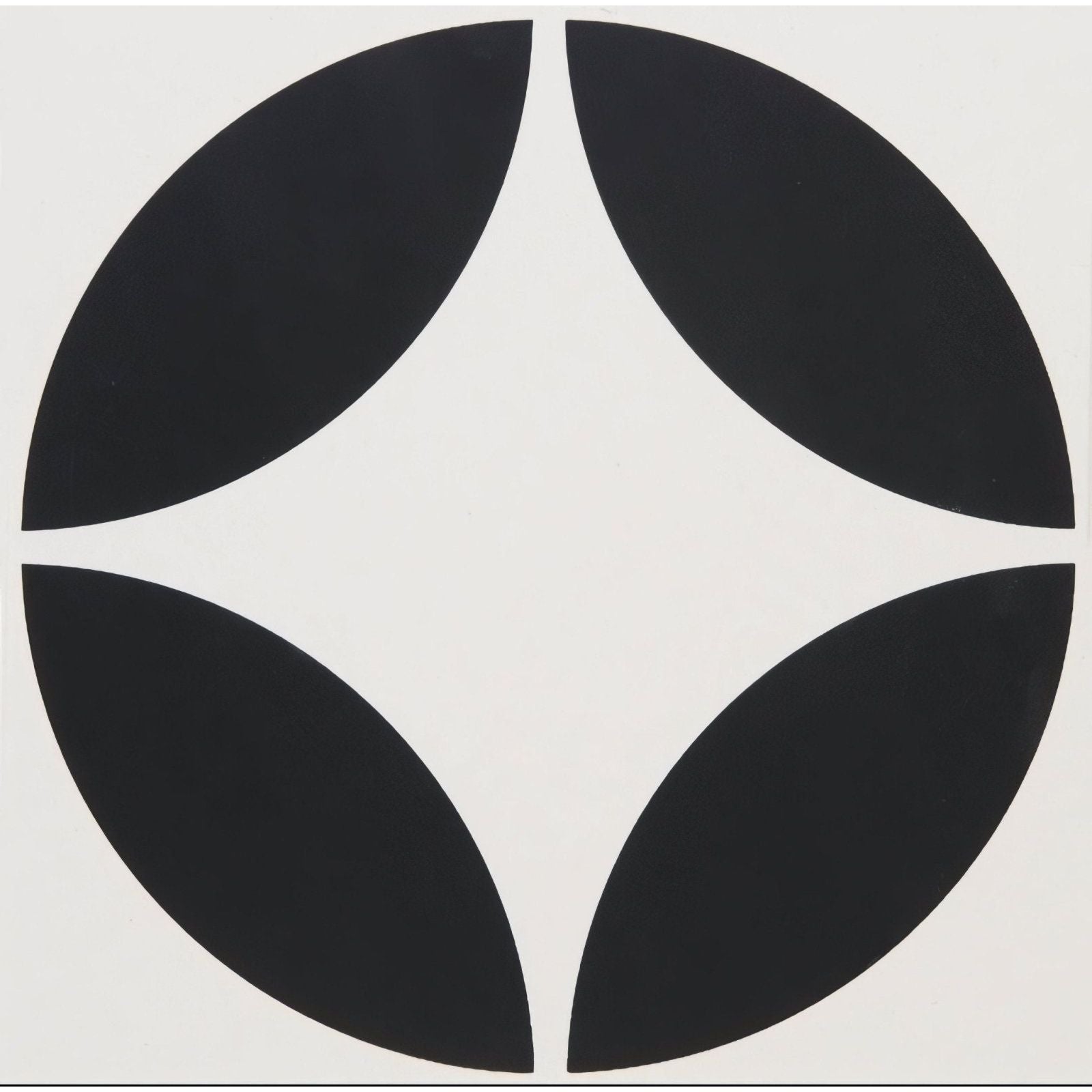 Black quatrefoil logo on white dover background in bavaria black product design