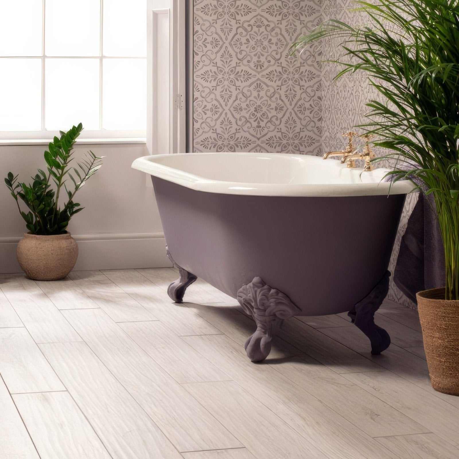 Bohemia Penelope 60x30cm vintage-style purple clawfoot bathtub with white interior and ornate sculpted feet