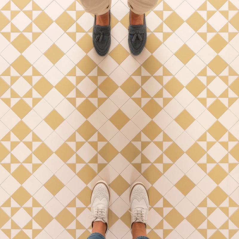 Braemar Hawthorn Yellow and Dover White