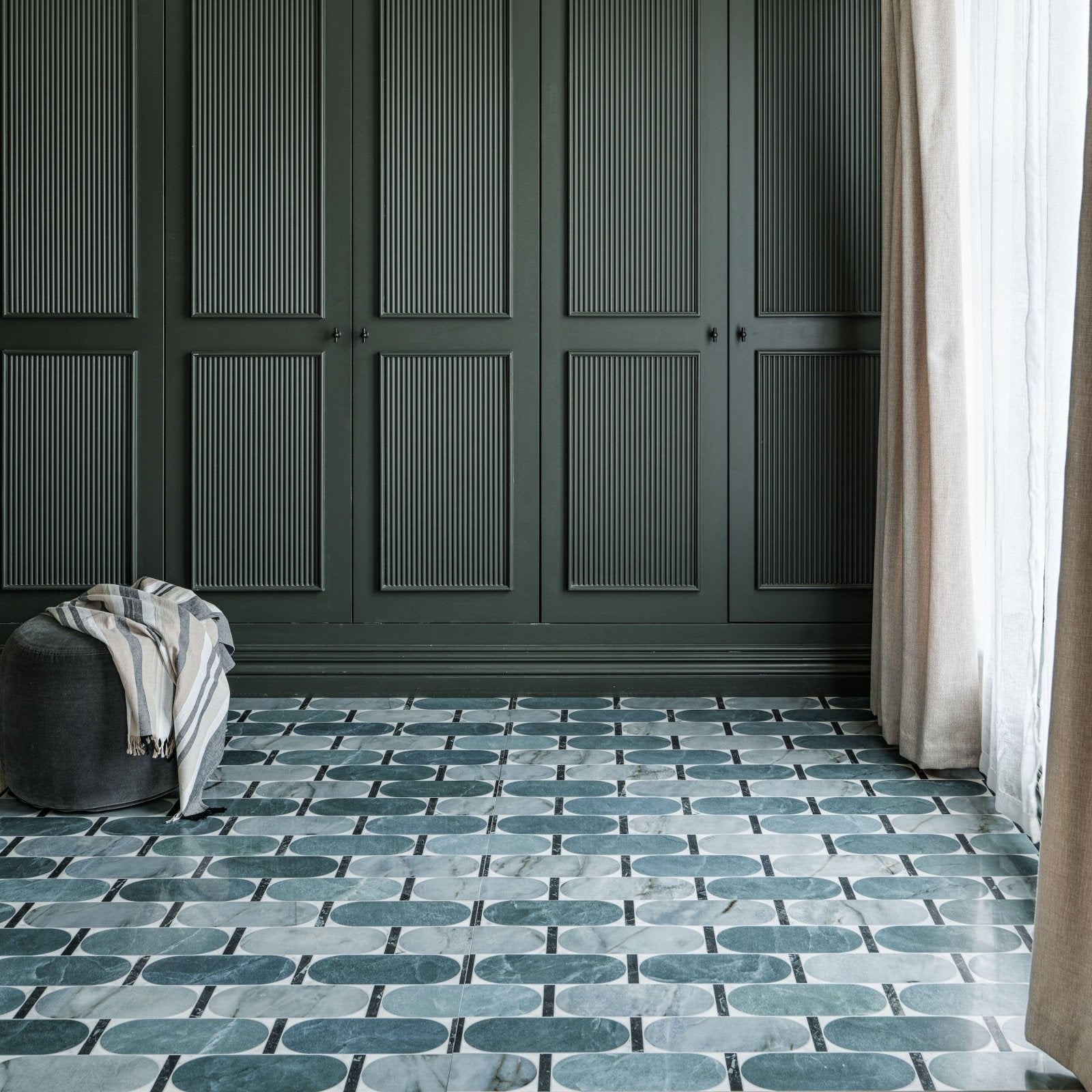 Byzantine Porcelain Lauro Sculpted teal and white marble-effect oval-patterned porcelain mosaic