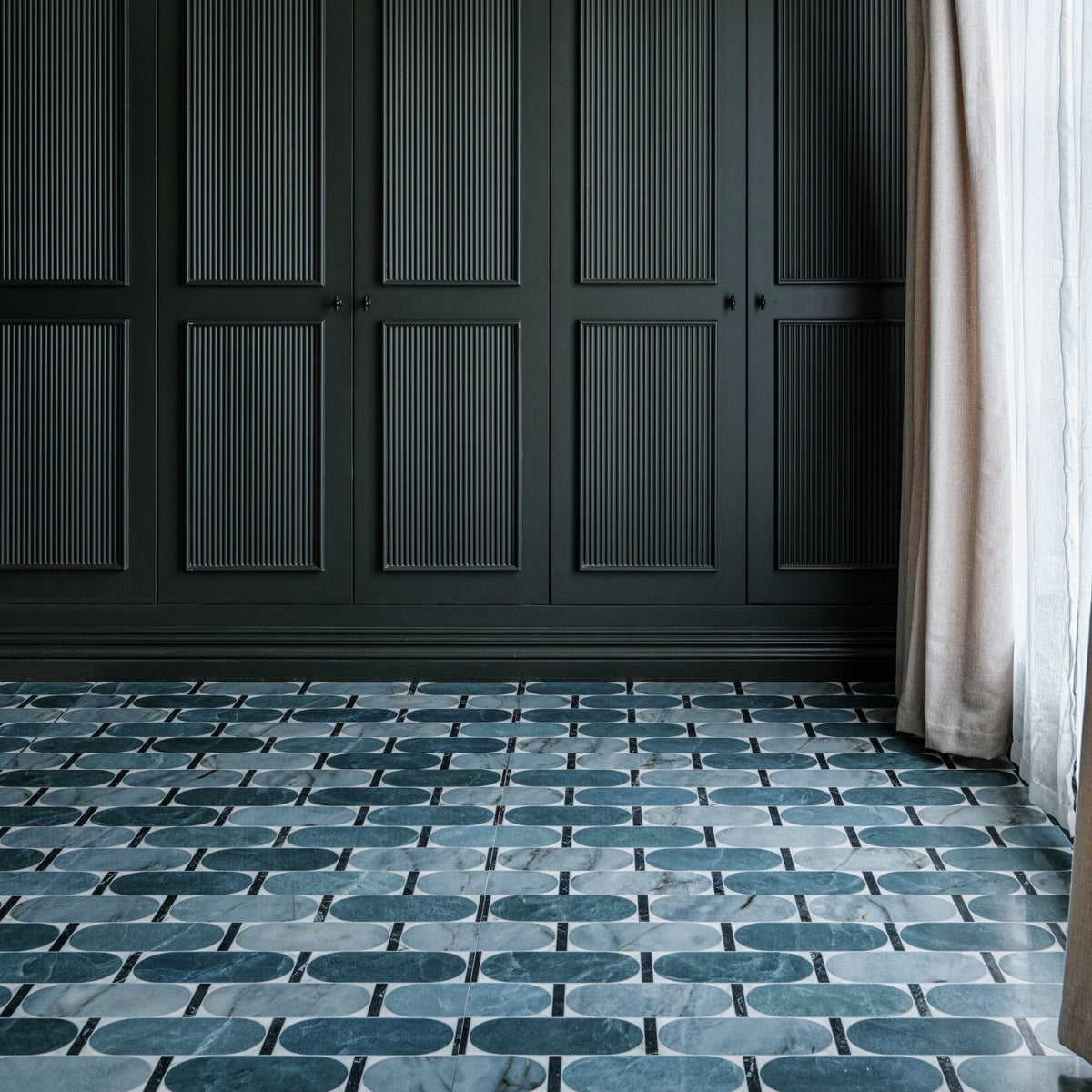 Byzantine Porcelain Lauro Sculpted blue and white patterned porcelain tile
