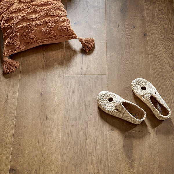 Chepstow Antique Oak – detail view 3