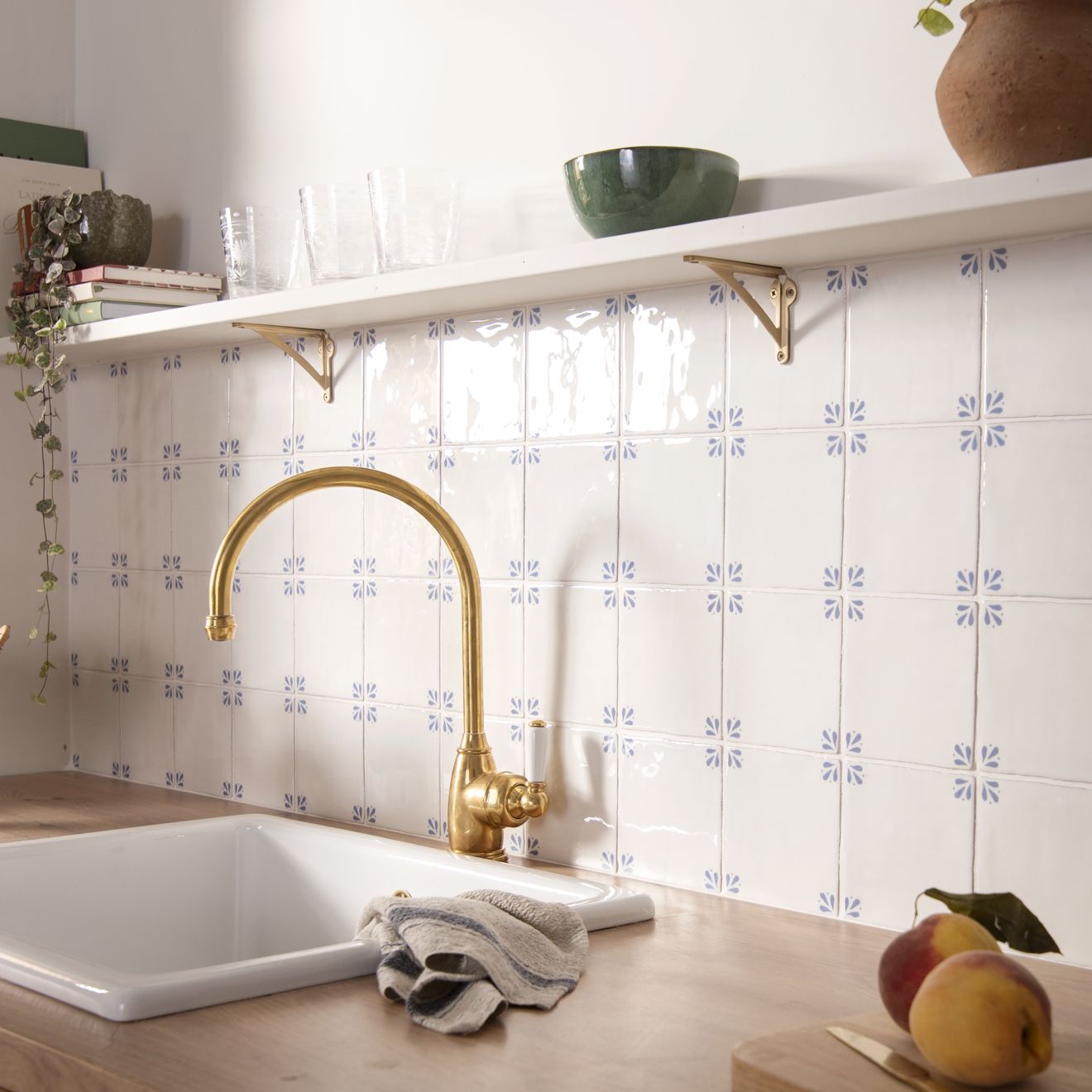 Country delft cornelia gold arched kitchen faucet with polished brass finish and ornate handle design
